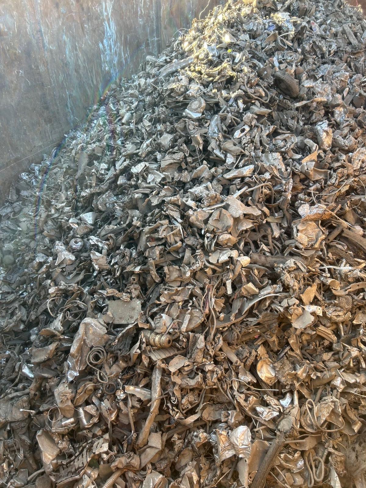 Mixed copper and brass scrap pile